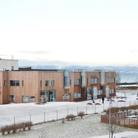 Modern 3-story House By The Sea & Public Transport Trondheim