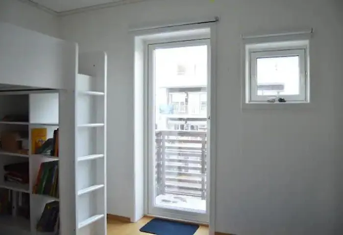 Modern 3-story House By The Sea & Public Transport Apartament *