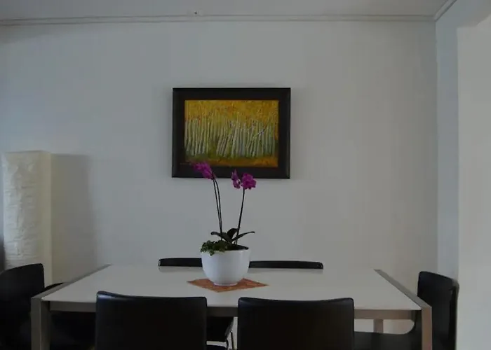 Modern 3-story House By The Sea & Public Transport