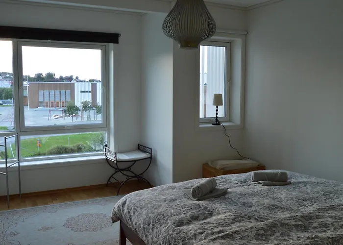 Modern 3-story House By The Sea & Public Transport Apartament *